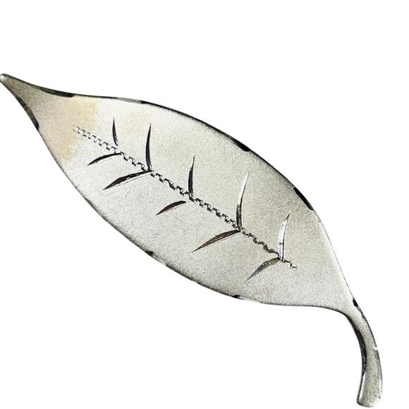 Vintage Leaf Etched Silver Tone Brooch Pin Jewelry 2.5" Long Simple Nature - Picture 1 of 6